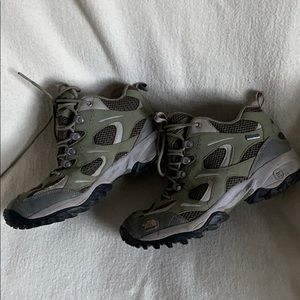 The North Face Gore-Tex hiking boots, waterproof 7